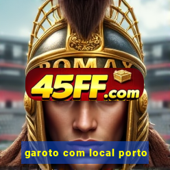 garoto com local porto